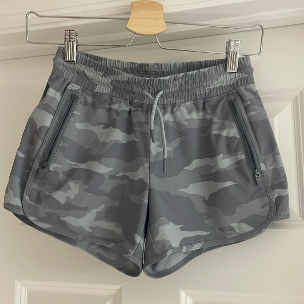 Athleta Girls Gray Camo Shorts Size L/12 like new
